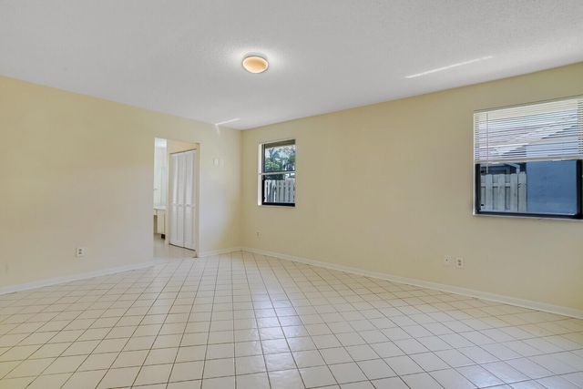 1080 NW 19th Terrace, Delray Beach, FL 33445