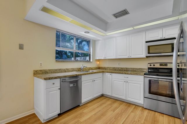 1080 NW 19th Terrace, Delray Beach, FL 33445