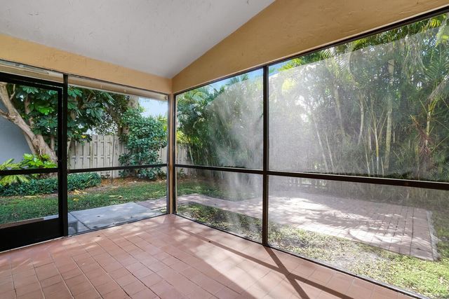 1080 NW 19th Terrace, Delray Beach, FL 33445