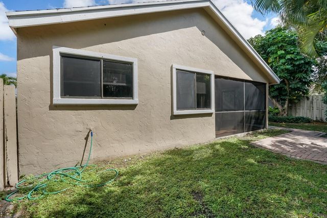 1080 NW 19th Terrace, Delray Beach, FL 33445