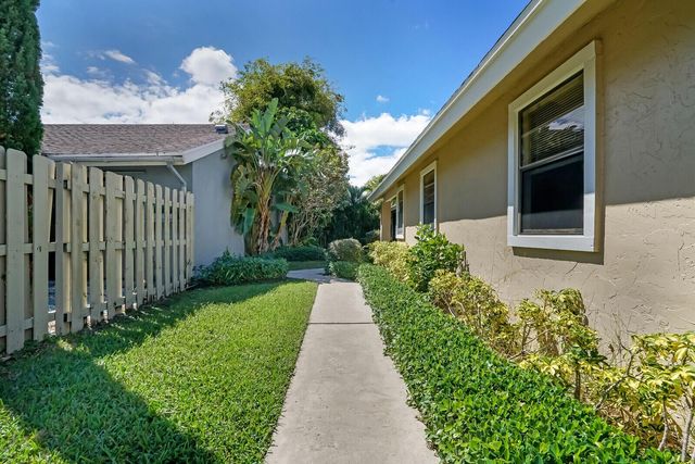 1080 NW 19th Terrace, Delray Beach, FL 33445