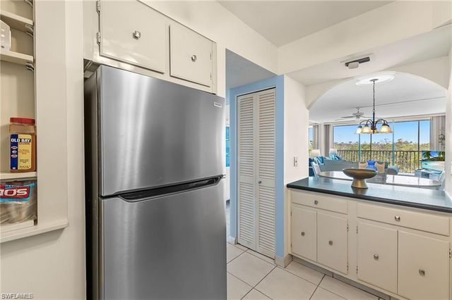5 Bluebill AVE 403, Naples, FL 34108