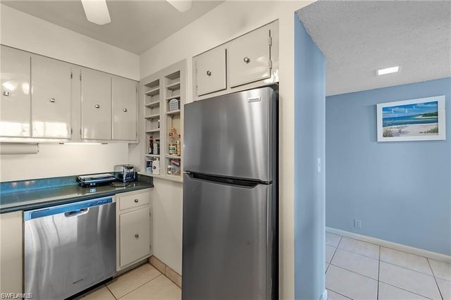 5 Bluebill AVE 403, Naples, FL 34108