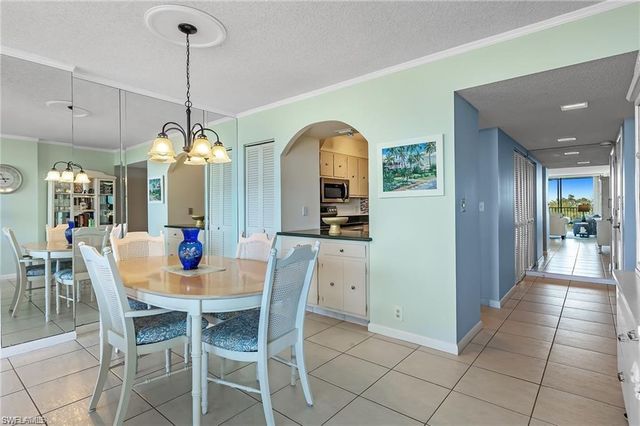 5 Bluebill AVE 403, Naples, FL 34108