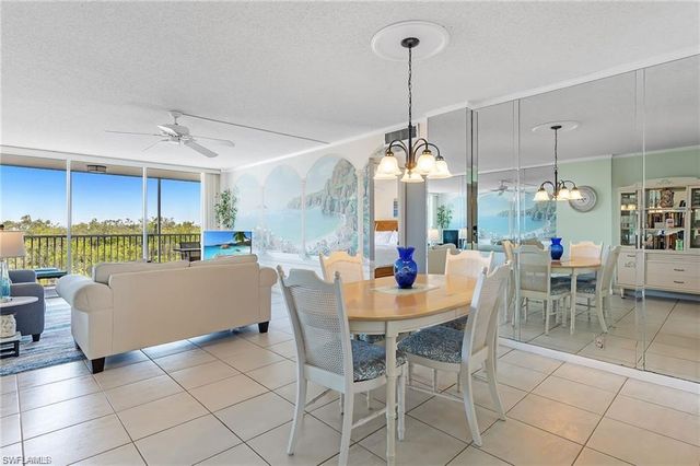 5 Bluebill AVE 403, Naples, FL 34108