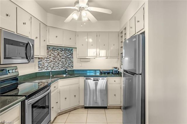 5 Bluebill AVE 403, Naples, FL 34108