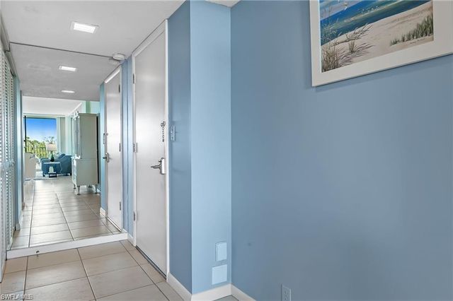 5 Bluebill AVE 403, Naples, FL 34108
