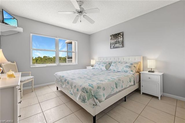 5 Bluebill AVE 403, Naples, FL 34108