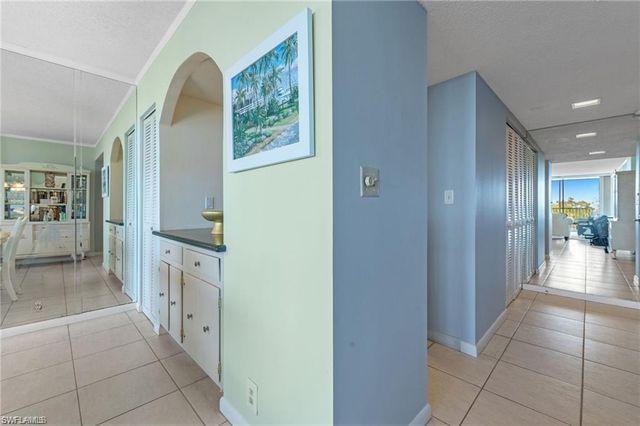 5 Bluebill AVE 403, Naples, FL 34108