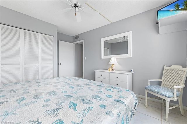 5 Bluebill AVE 403, Naples, FL 34108