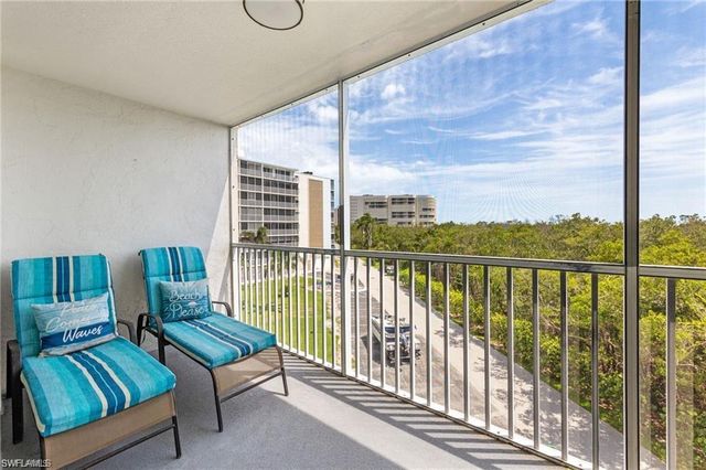 5 Bluebill AVE 403, Naples, FL 34108