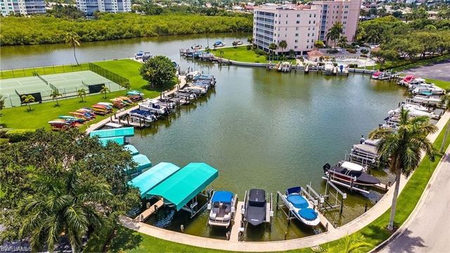 5 Bluebill AVE 403, Naples, FL 34108