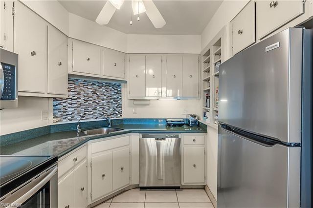 5 Bluebill AVE 403, Naples, FL 34108