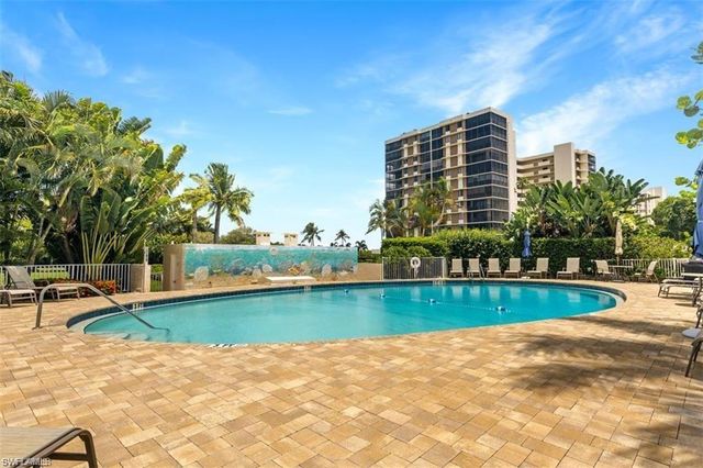 5 Bluebill AVE 403, Naples, FL 34108