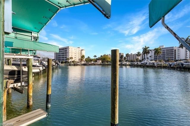 5 Bluebill AVE 403, Naples, FL 34108