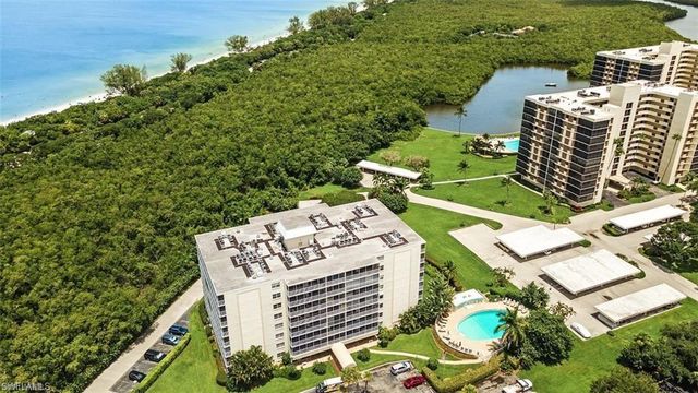5 Bluebill AVE 403, Naples, FL 34108