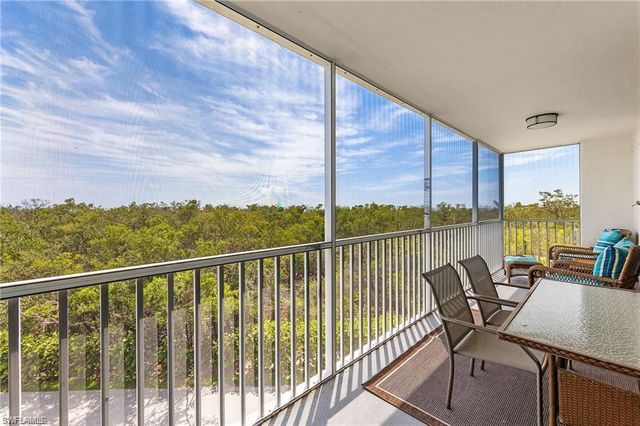 5 Bluebill AVE 403, Naples, FL 34108