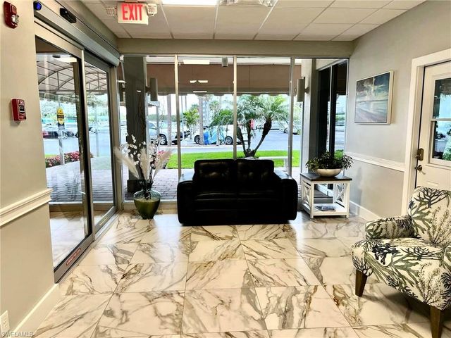5 Bluebill AVE 403, Naples, FL 34108