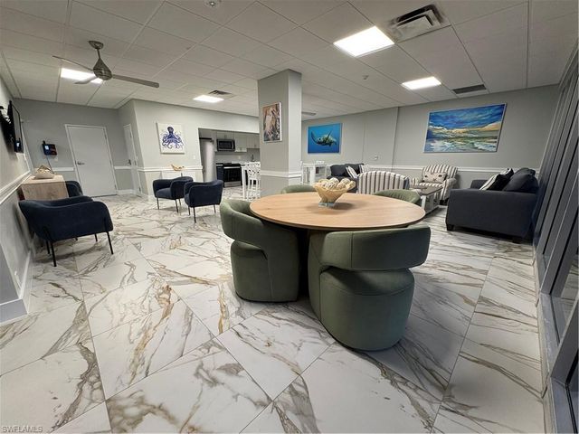 5 Bluebill AVE 403, Naples, FL 34108
