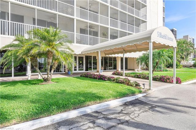 5 Bluebill AVE 403, Naples, FL 34108