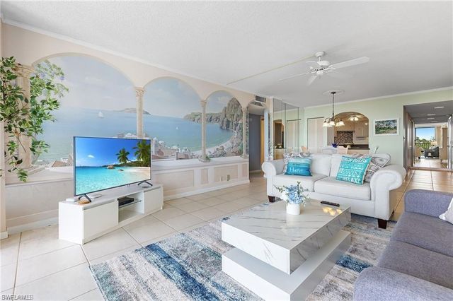 5 Bluebill AVE 403, Naples, FL 34108
