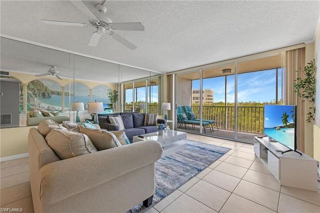 5 Bluebill AVE 403, Naples, FL 34108