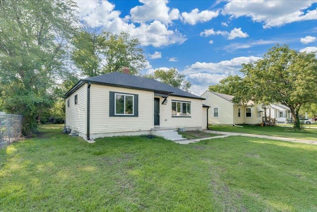 1727 N Northeast Parkway, Wichita, KS 67208