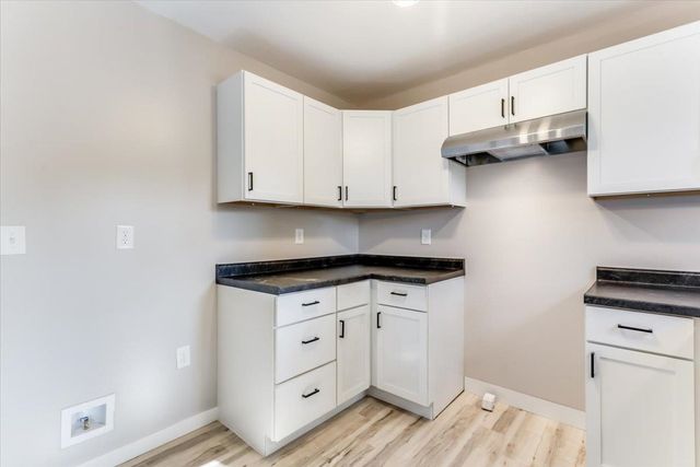 1727 N Northeast Parkway, Wichita, KS 67208