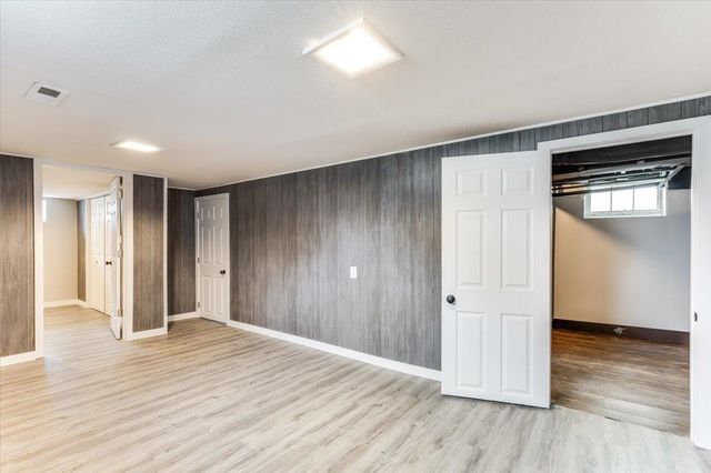 1727 N Northeast Parkway, Wichita, KS 67208