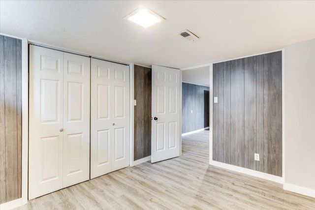 1727 N Northeast Parkway, Wichita, KS 67208