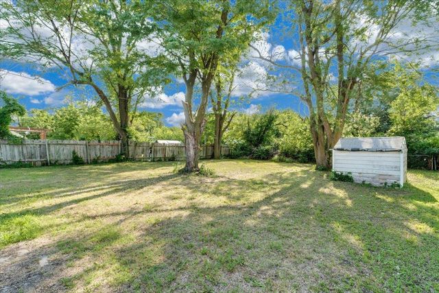 1727 N Northeast Parkway, Wichita, KS 67208