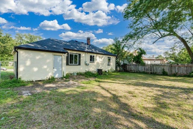 1727 N Northeast Parkway, Wichita, KS 67208