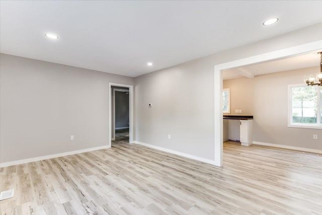 1727 N Northeast Parkway, Wichita, KS 67208