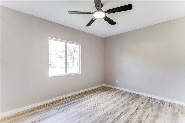 1727 N Northeast Parkway, Wichita, KS 67208
