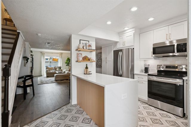 1922 CONWAY ROAD 4, Orlando, FL 32812