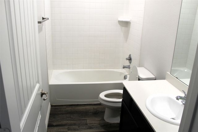 515 Cottage Row, Mabank, TX 75147