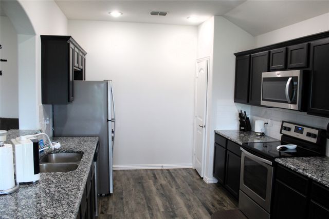 515 Cottage Row, Mabank, TX 75147