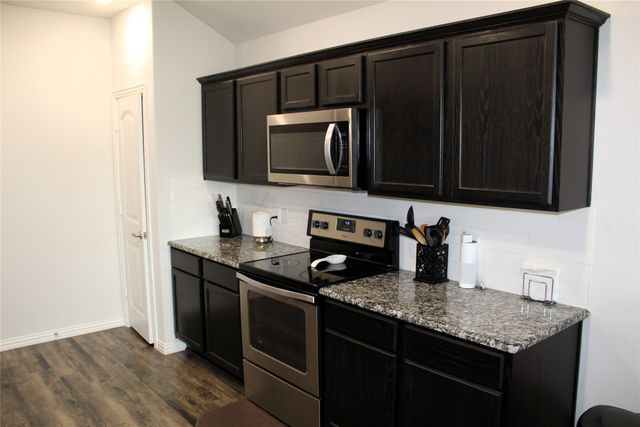 515 Cottage Row, Mabank, TX 75147