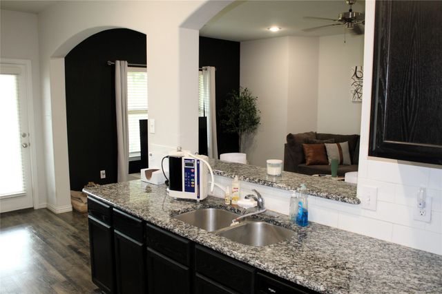 515 Cottage Row, Mabank, TX 75147