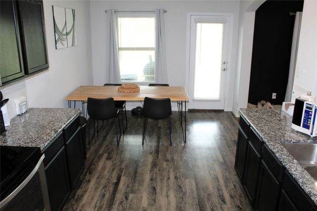 515 Cottage Row, Mabank, TX 75147