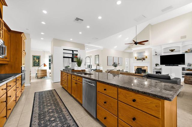 653 OLD EAST LAKE ROAD, Tarpon Springs, FL 34688