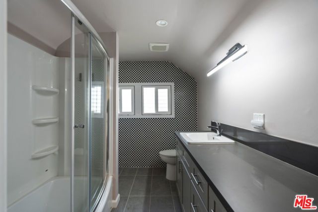 1810 Westmoreland Boulevard, Los Angeles, CA 90006