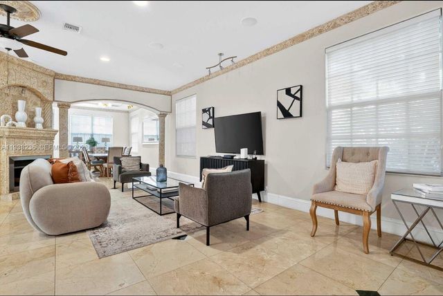 832 Hollywood Blvd, Hollywood, FL 33019