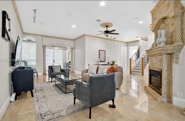 832 Hollywood Blvd, Hollywood, FL 33019