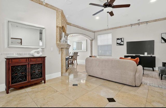 832 Hollywood Blvd, Hollywood, FL 33019