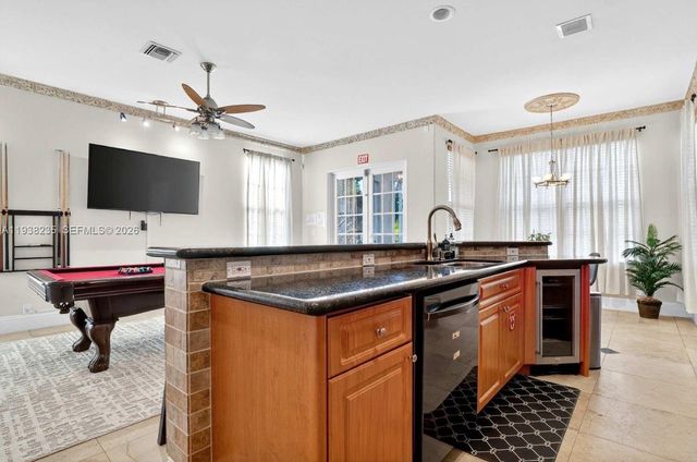 832 Hollywood Blvd, Hollywood, FL 33019