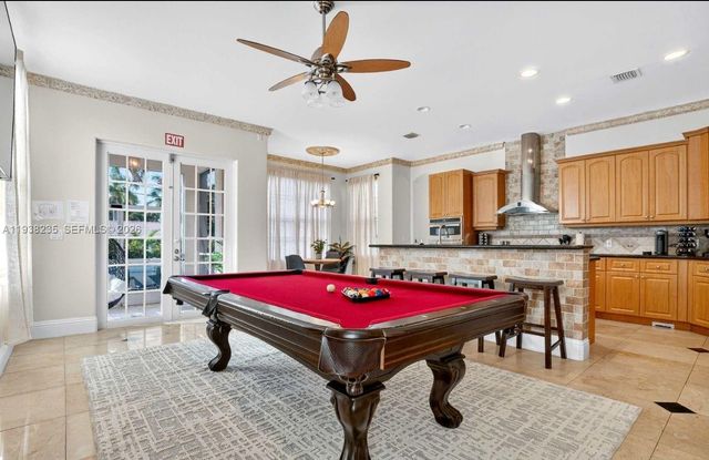 832 Hollywood Blvd, Hollywood, FL 33019