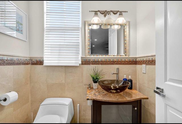 832 Hollywood Blvd, Hollywood, FL 33019