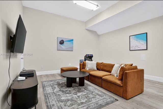 832 Hollywood Blvd, Hollywood, FL 33019