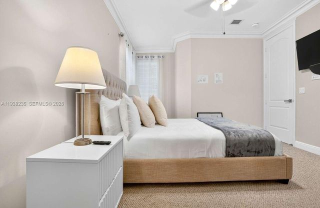 832 Hollywood Blvd, Hollywood, FL 33019